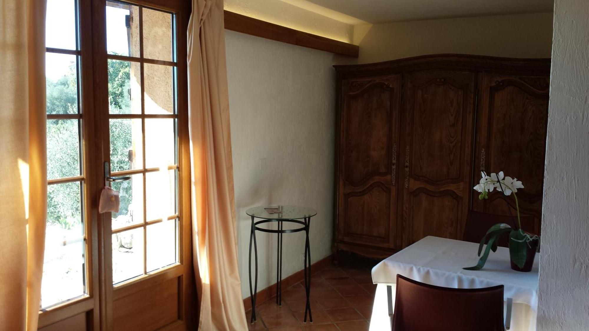 La Bergerie St Antoine Bed and Breakfast Spéracèdes Δωμάτιο φωτογραφία